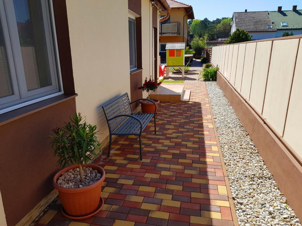 Napsugar Villa B Siófok Buitenkant foto