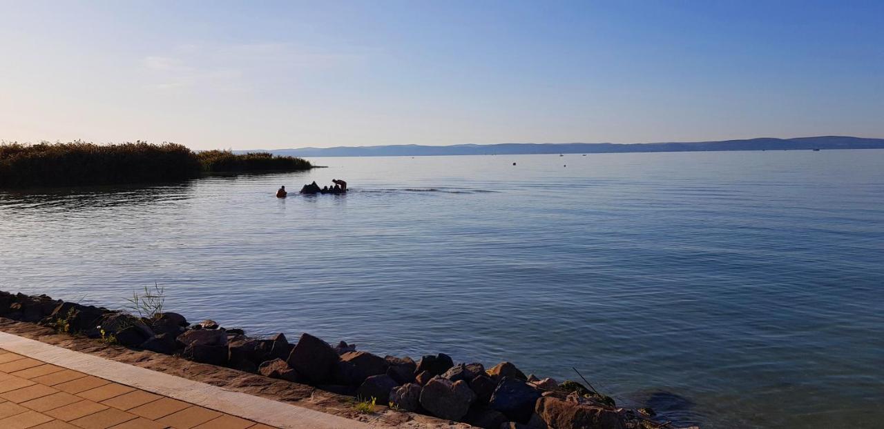 Napsugar Villa B Siófok Buitenkant foto