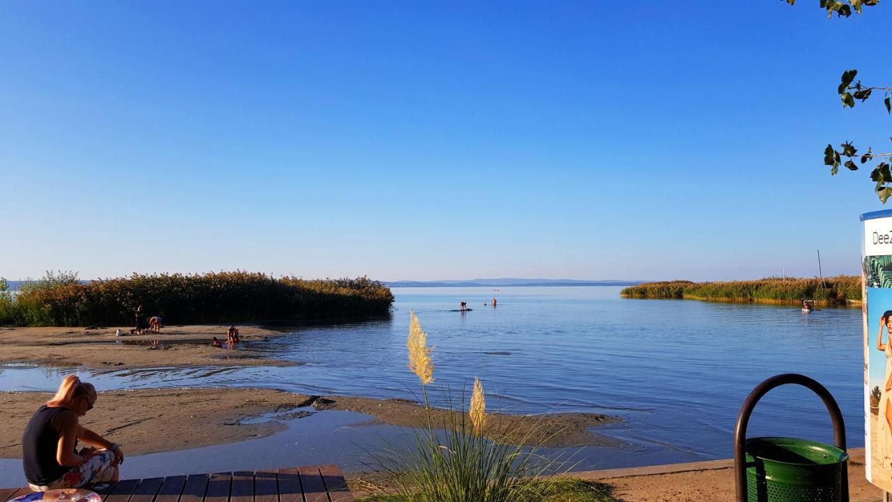 Napsugar Villa B Siófok Buitenkant foto