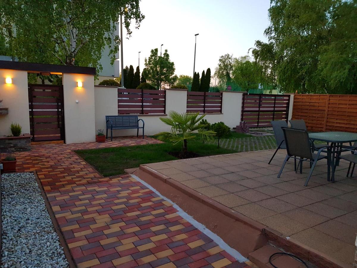 Napsugar Villa B Siófok Buitenkant foto